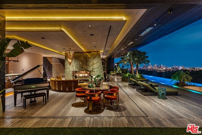 Building Photo - 1851 N Stanley Ave