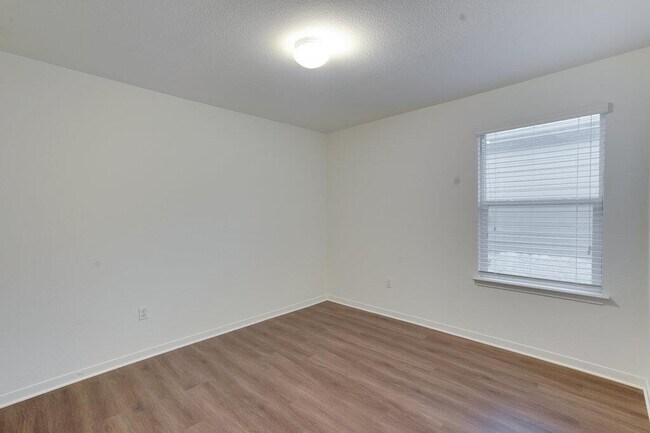Building Photo - 403 Pentire Way