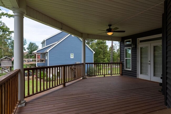 Building Photo - 5004 Cypress Lake Dr