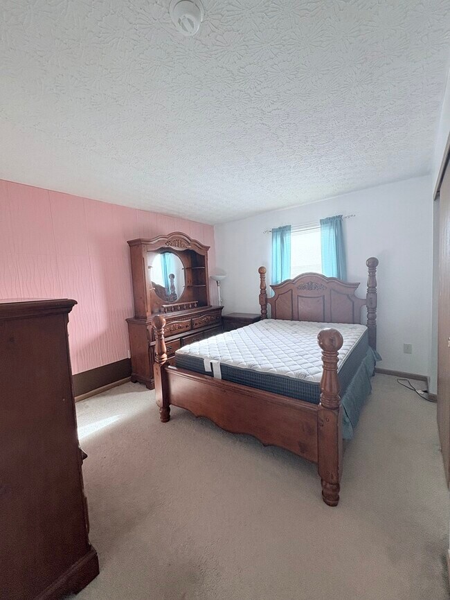 Building Photo - Furnished 4BR 2 BA Home w/ Covered Patio in Groveport!