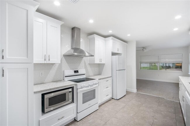 Building Photo - 10237 Tarpon Dr