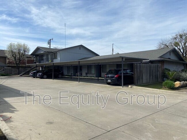 Building Photo - 701 E Noble Ave