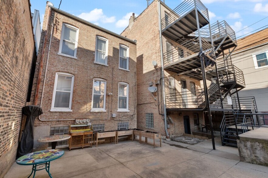 Building Photo - 1311 W Ohio St