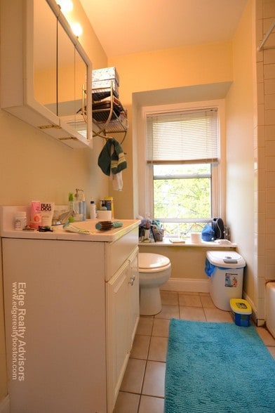 Building Photo - 14 Woodmont St