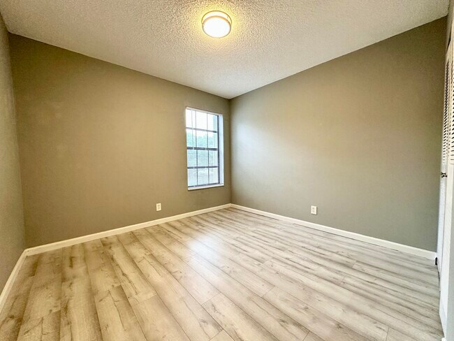 Building Photo - 2800 Palmwood Terrace