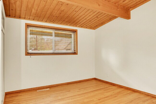 Building Photo - $1,950, 3-bedroom, 1-bathroom house in Col...