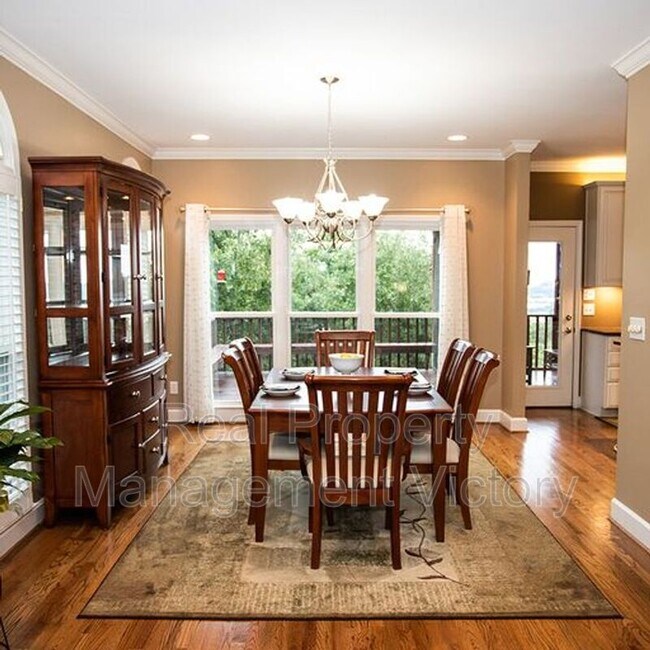 Building Photo - 1120 Shades Crest Rd