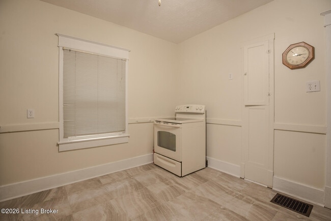 Building Photo - 2905 S 4th St