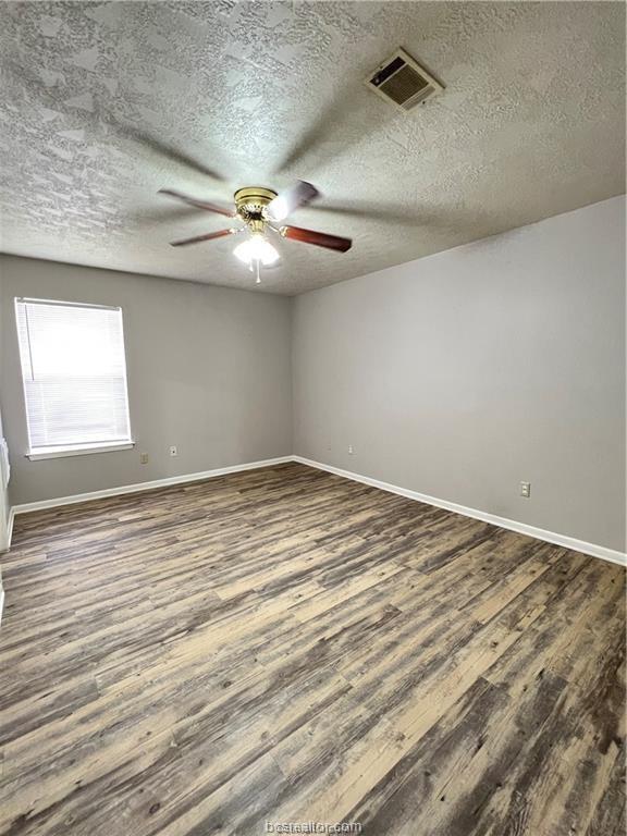 Building Photo - 906 Spring Loop