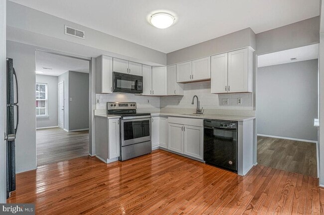 Building Photo - 5204 Flounder Ct W