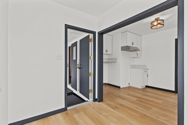 Building Photo - 9829 S 7th Ave