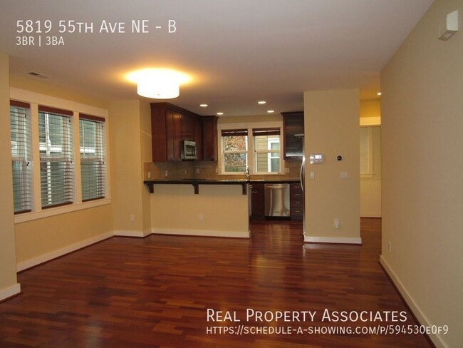 Building Photo - 5819 55th Ave NE