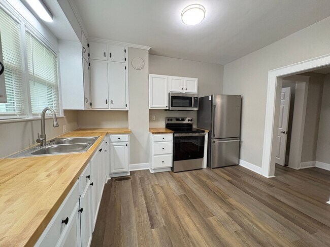 Building Photo - 3 Bedroom, 2 Bathroom House in Reidsville!