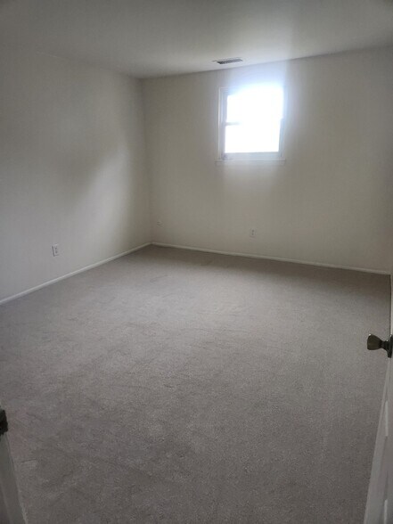 Bedroom 1 - 1100 Vincent Rd