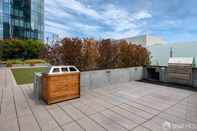 Building Photo - 201 Folsom St