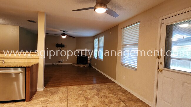 Building Photo - 2604 Bandera Pl