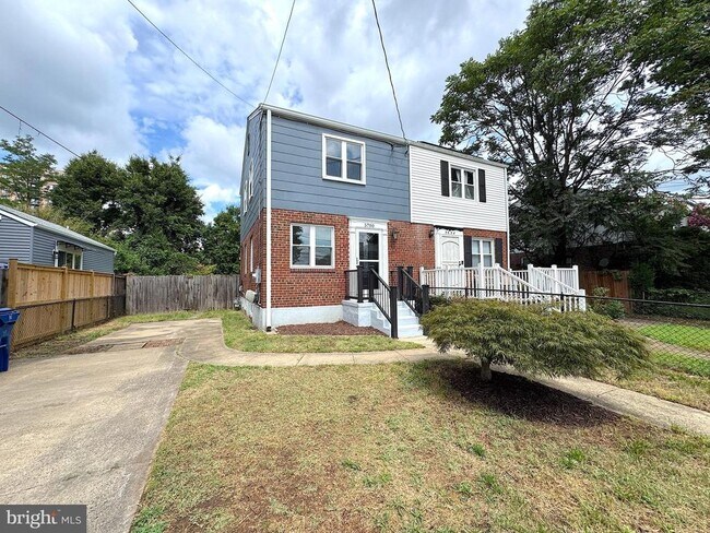 Building Photo - 5700 Fenwick Dr
