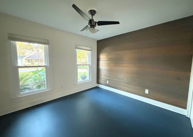 Building Photo - Available now. Gorgeous, Remodeled 3 BR/2 ...