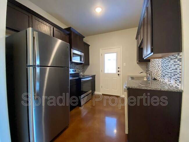 Building Photo - 1006B Sparrow Cove