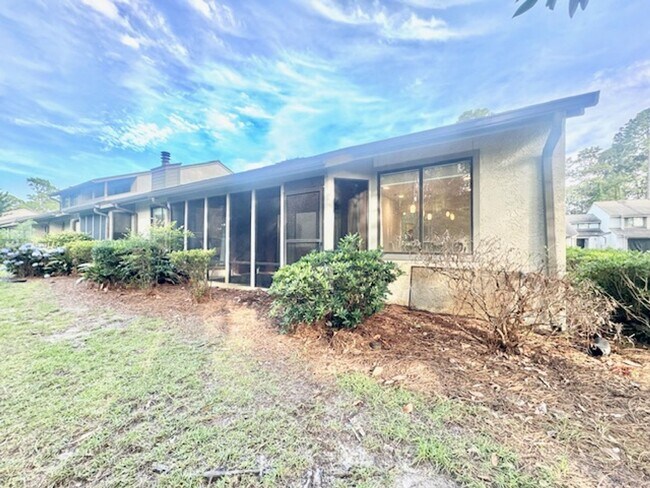 Building Photo - 155 Gleneagles Dr