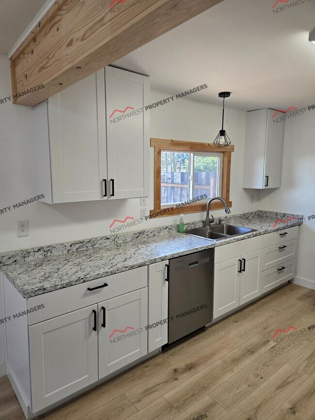 Building Photo - R58