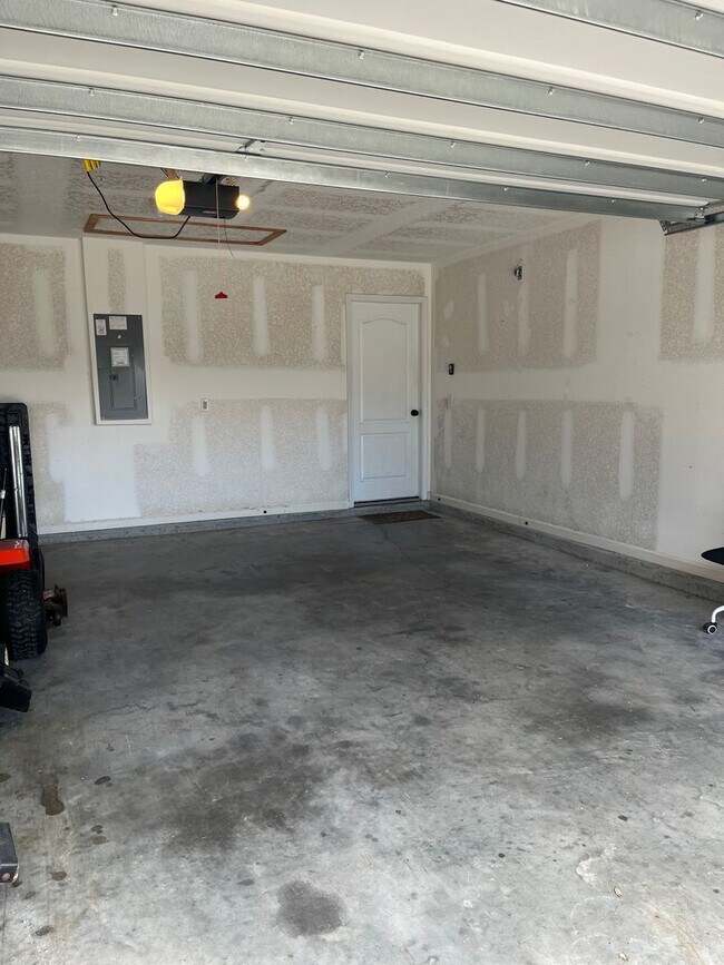 Building Photo - West Magnolia 3BR / 2BA Home Clay County