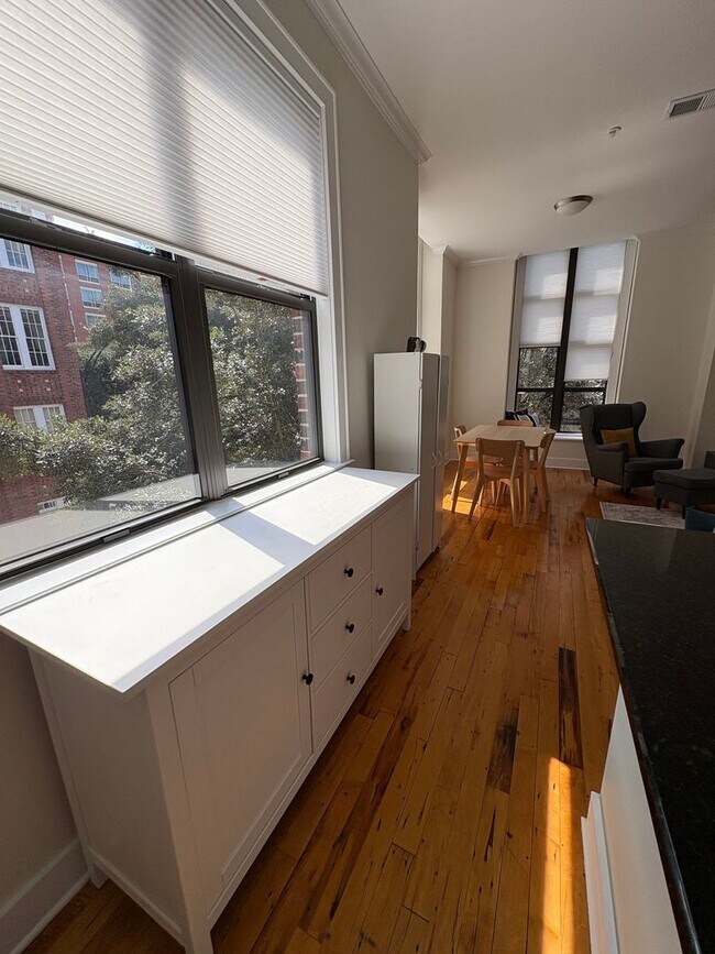 Building Photo - 1 Bedroom 1 Bath Condo Downtown Greenville...