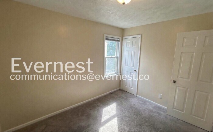 Building Photo - 16913 Lotus Dr