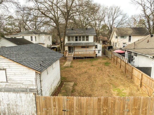 Building Photo - Freshly Updated 4 Bedroom House