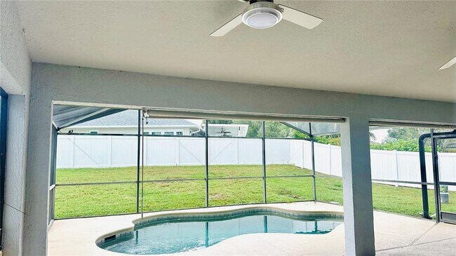 Building Photo - 10934 Versailles Blvd