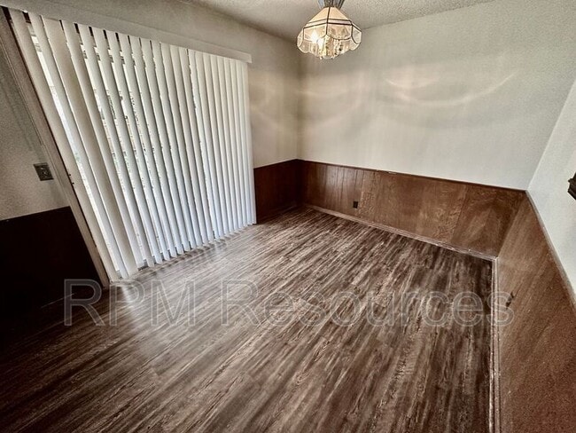 Building Photo - 1000 Juno Cir