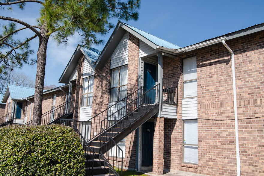 Building Photo - 14355 S Harrells Ferry Rd