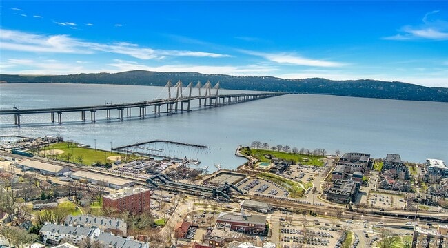 Building Photo - 19 Main St