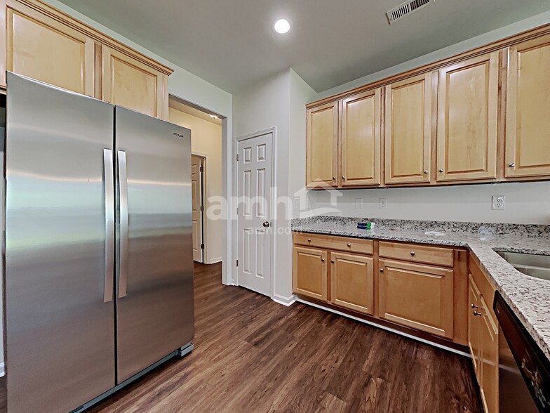 Building Photo - 1140 Boxelder Ln