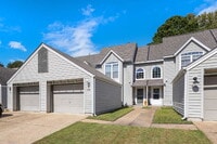 Building Photo - Golf course townhome in Glenwood