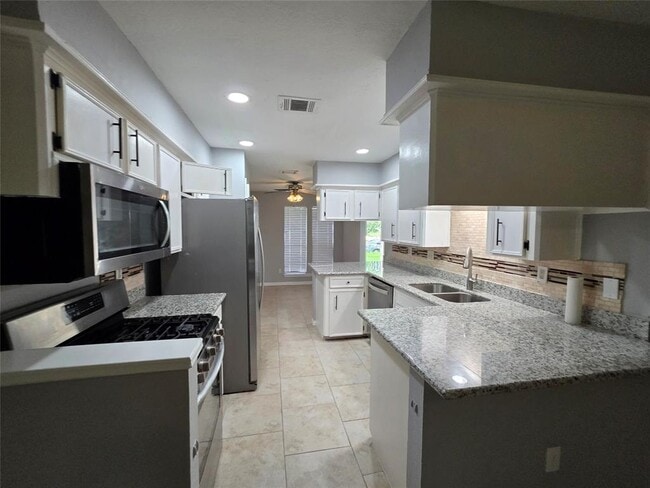 Building Photo - 814 Cascade Creek Dr