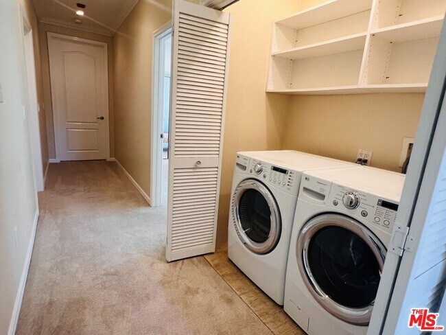Building Photo - 458 S Clark Dr