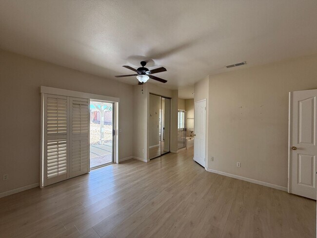 Building Photo - Quartz Hill 4 Bedroom 2 Bath!