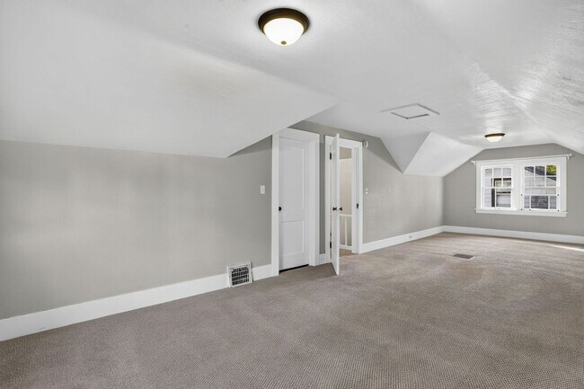 Building Photo - 3434 NE 18th Ave
