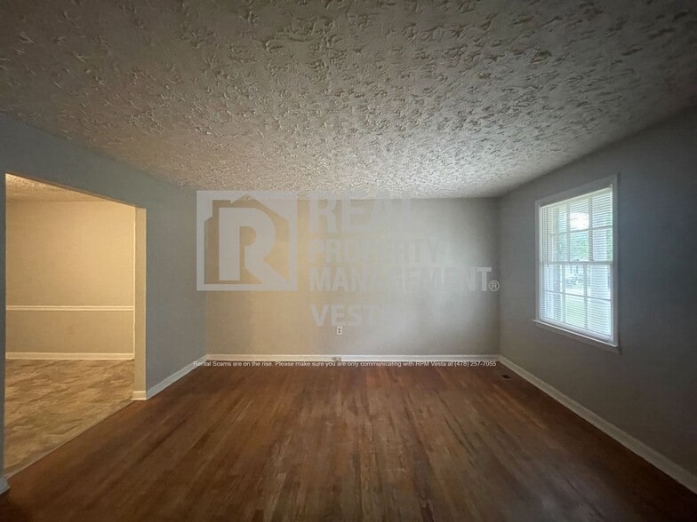 Building Photo - 106 Hazel Dr
