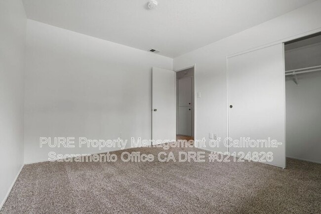 Building Photo - 8811 Salmon Falls Dr