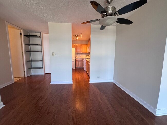 Building Photo - 6700 S South Shore Dr