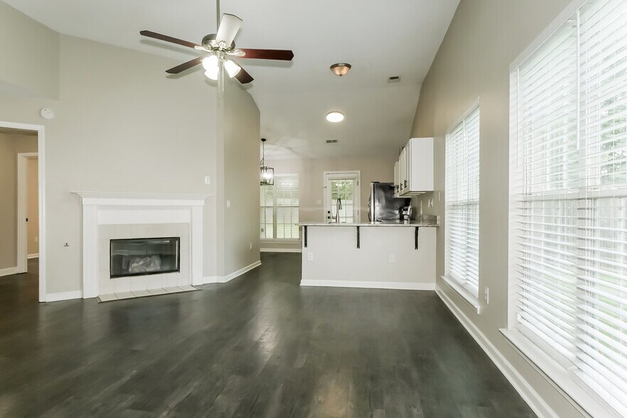 Building Photo - 10678 Pecan Meadow Dr N