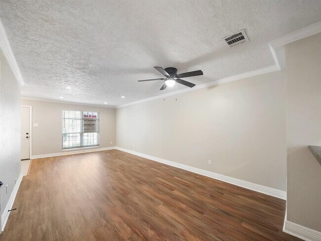 Building Photo - 6402 Del Monte Dr