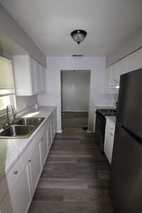 Building Photo - 2105 Blossom Ct