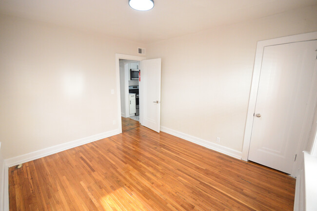Building Photo - 720 W 38th St