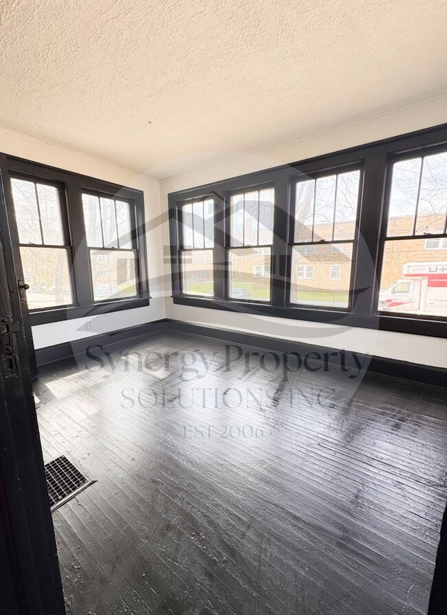 Building Photo - Rental Available