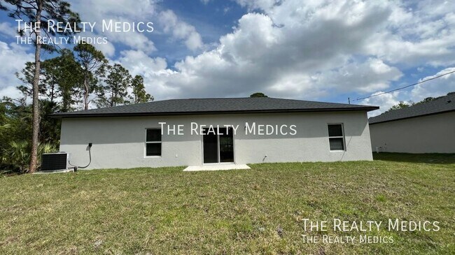 Building Photo - 850 Peyton Ave