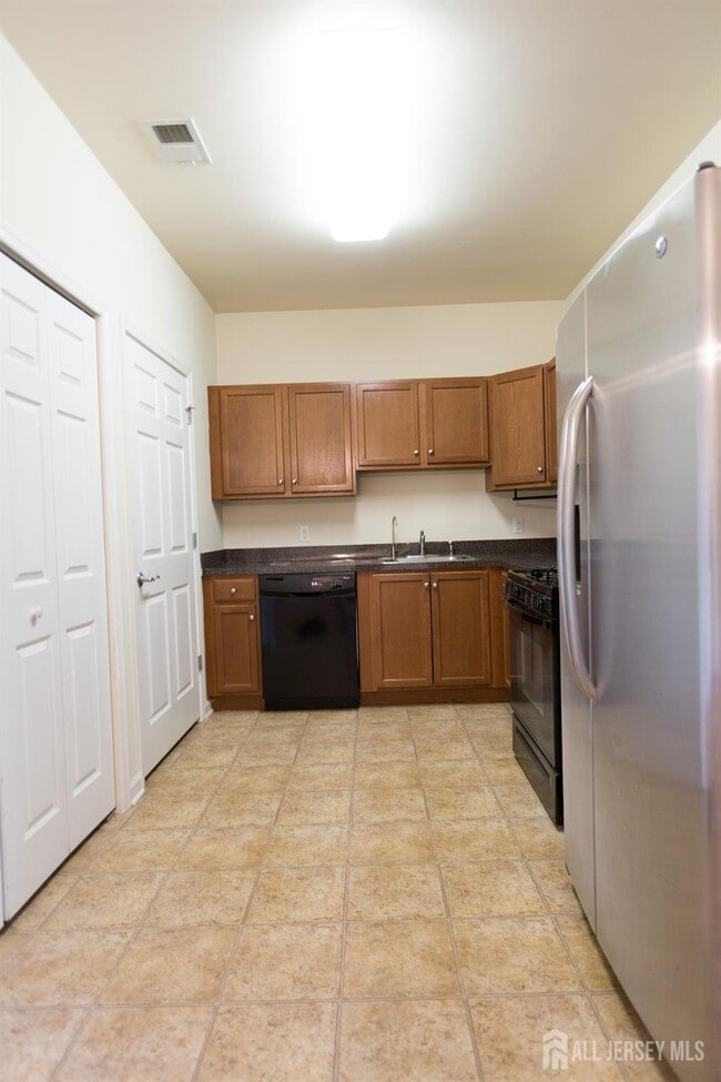 Primary Photo - 1443 Sierra Dr