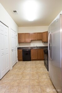 Building Photo - 1443 Sierra Dr